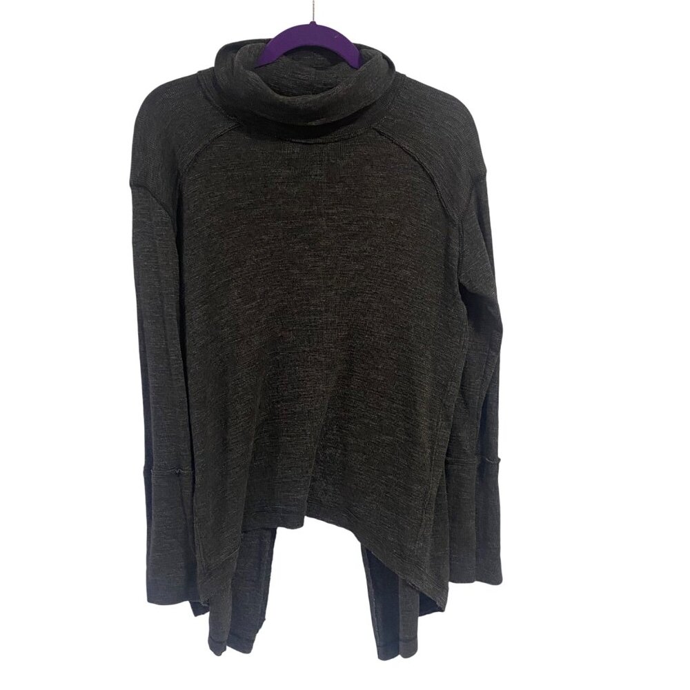 Free People We the Free Long Sleeve Gray Split Back Turtle Top Size‎ M
